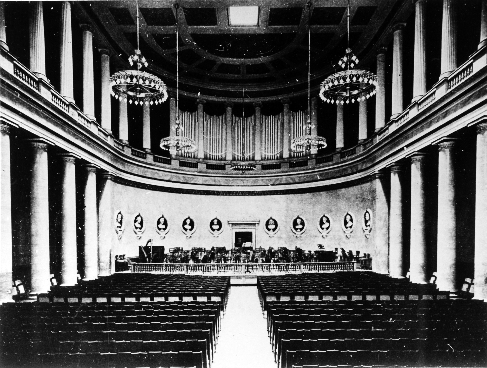 ODEON Der Konzertsaal des Odeon | Fotografie | © Bayerisches Landesamt für Denkmalpflege